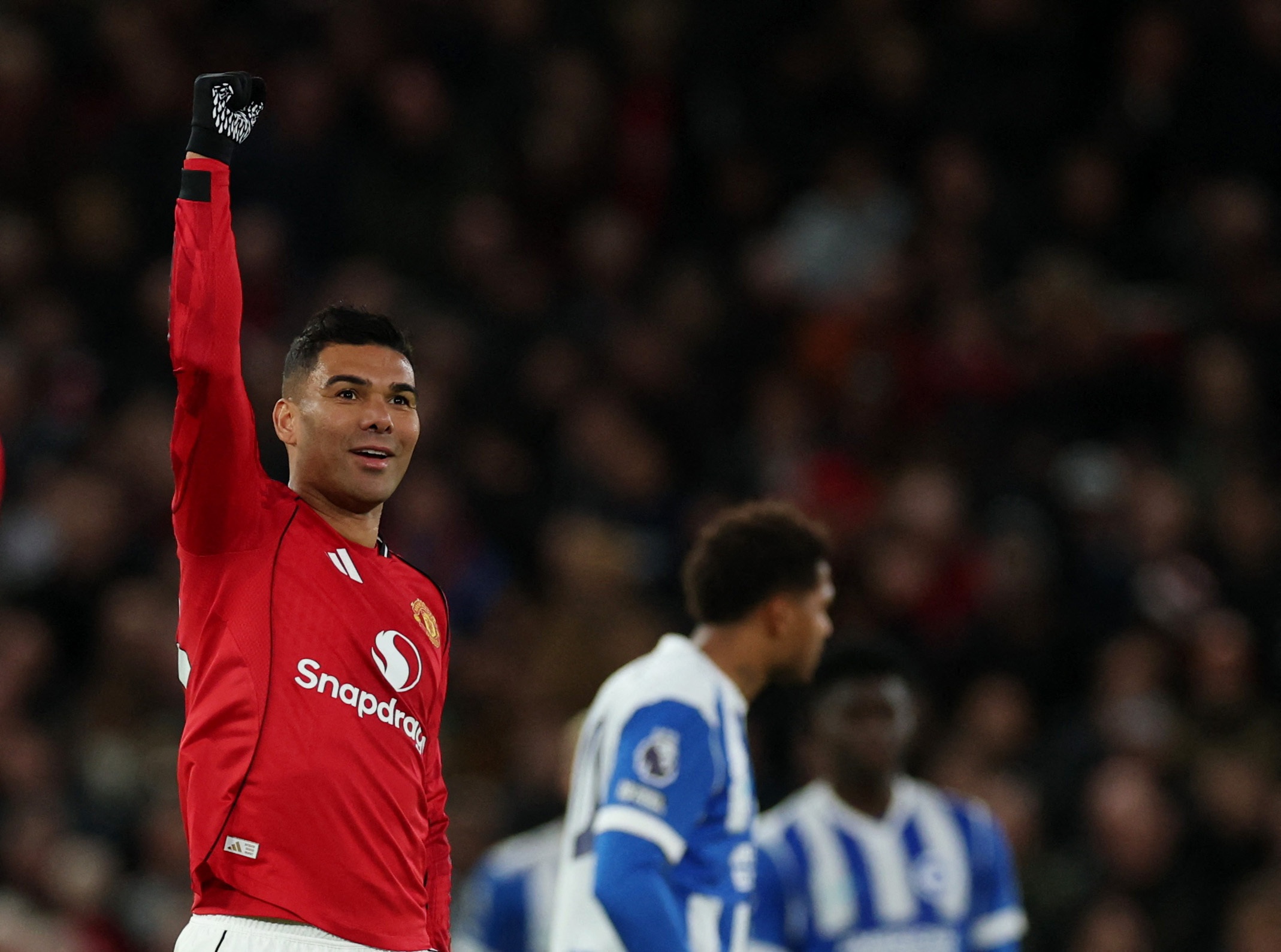 轻松愉快！凯莱布·乐福不看人妙传 杨瀚森底线空切双手暴扣！